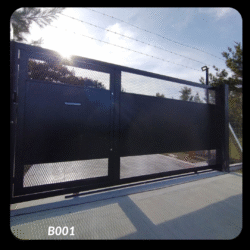 B001 - Portón de chapa galvanizada y metal desplegado x m2